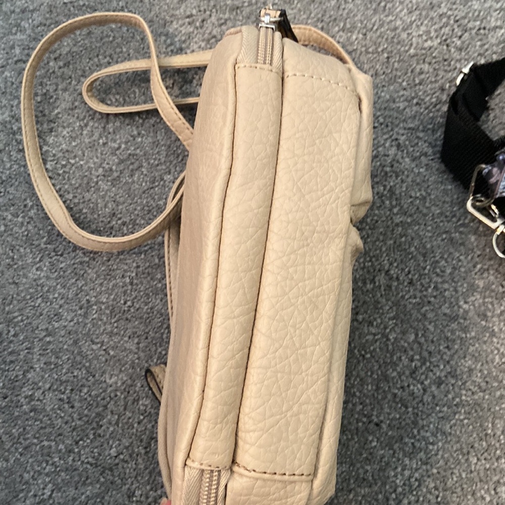 2 crossbody purses - Picture 6 of 9